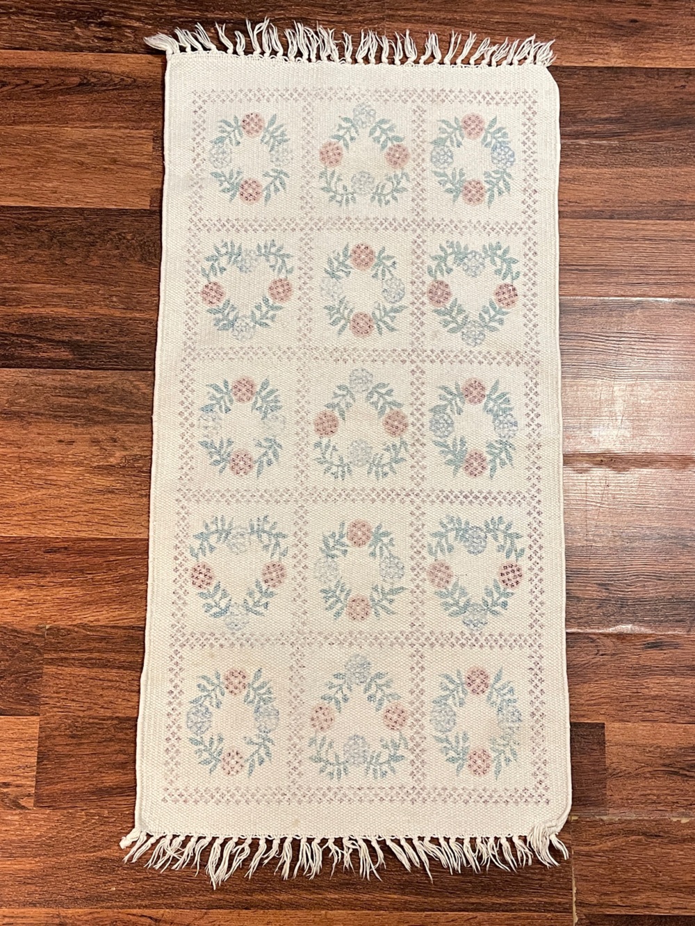 Vintage Floral Rug with Fringe Edging